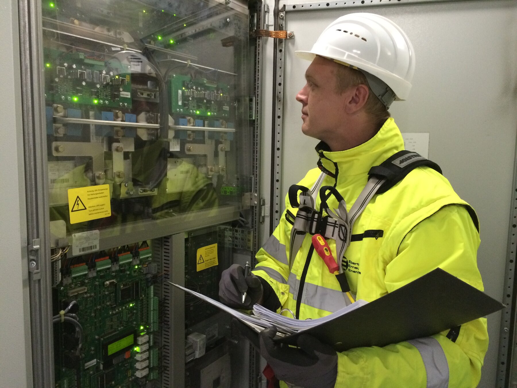 Regelm&auml;&szlig;ige Kontrollen der Umspannwerke 