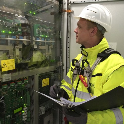 Regelm&auml;&szlig;ige Kontrollen der Umspannwerke 